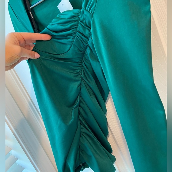 Long sleeve ruched side top - Picture 4 of 4